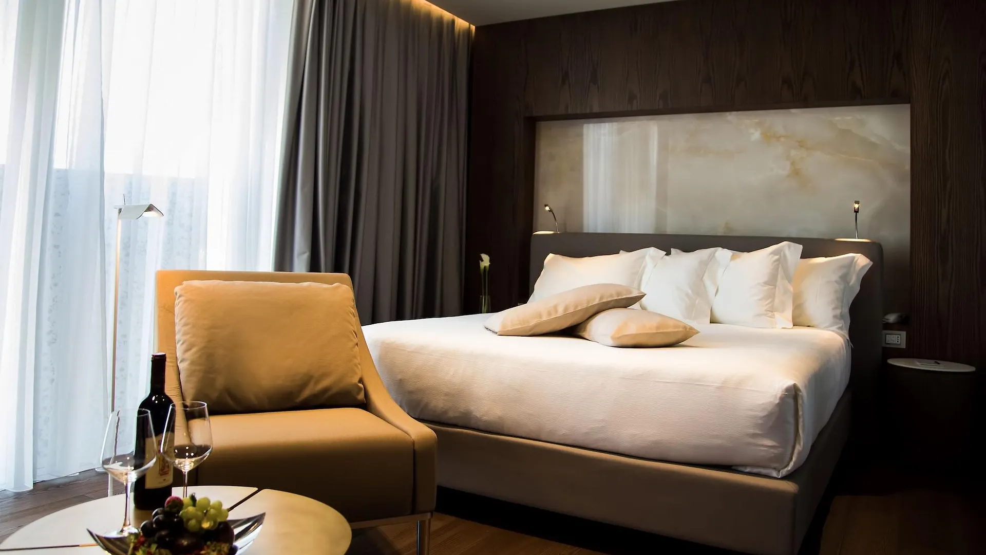 Maritim Hotel Plaza Tirana 5*,  Albanien