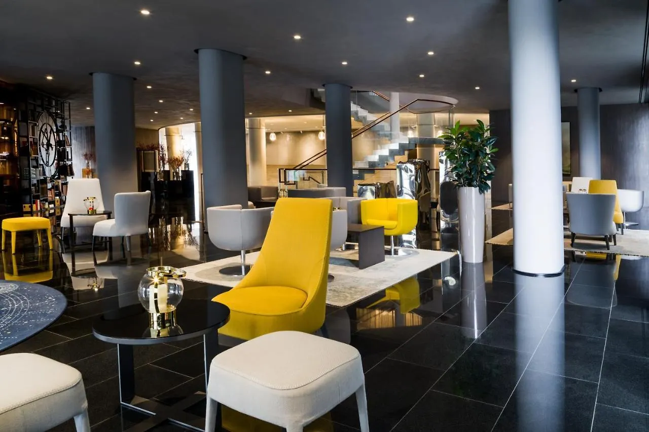 Maritim Hotel Plaza Тирана 5*,  Албания