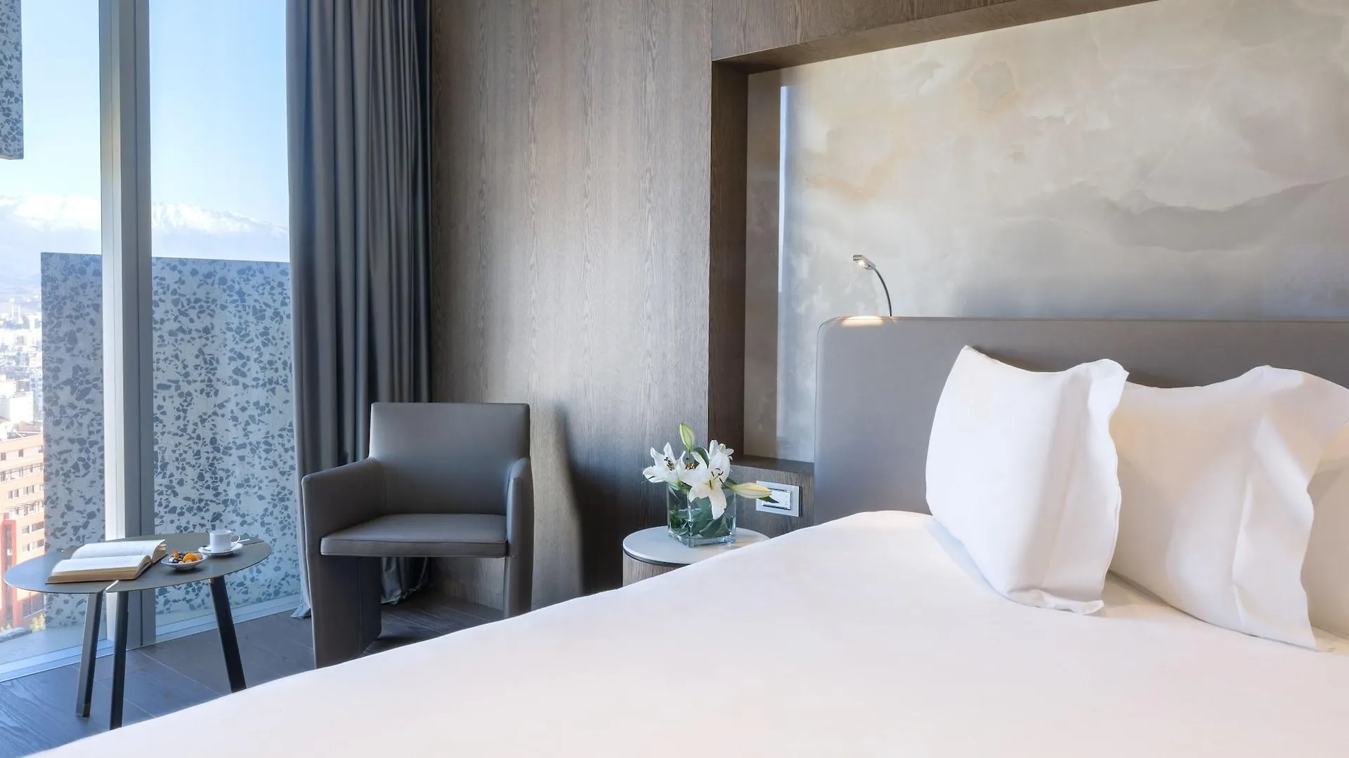 Maritim Hotel Plaza Тирана 5*,