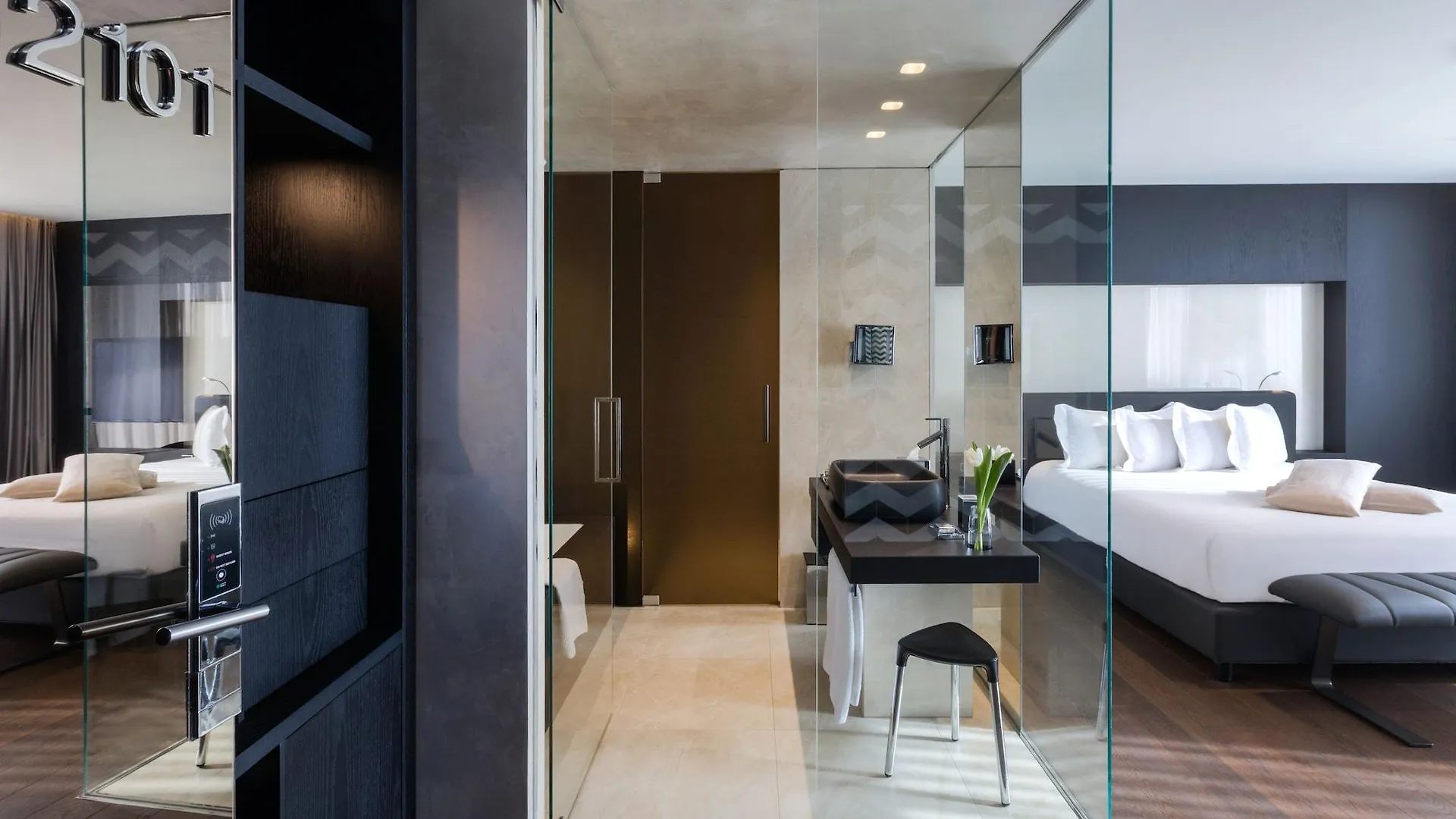 Maritim Hotel Plaza Тирана 5*,