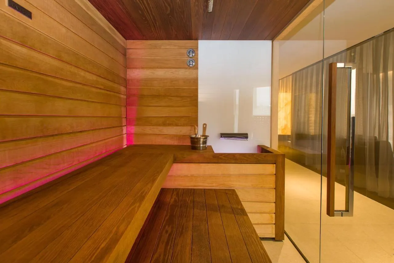 Maritim Hotel Plaza Тирана 5*,